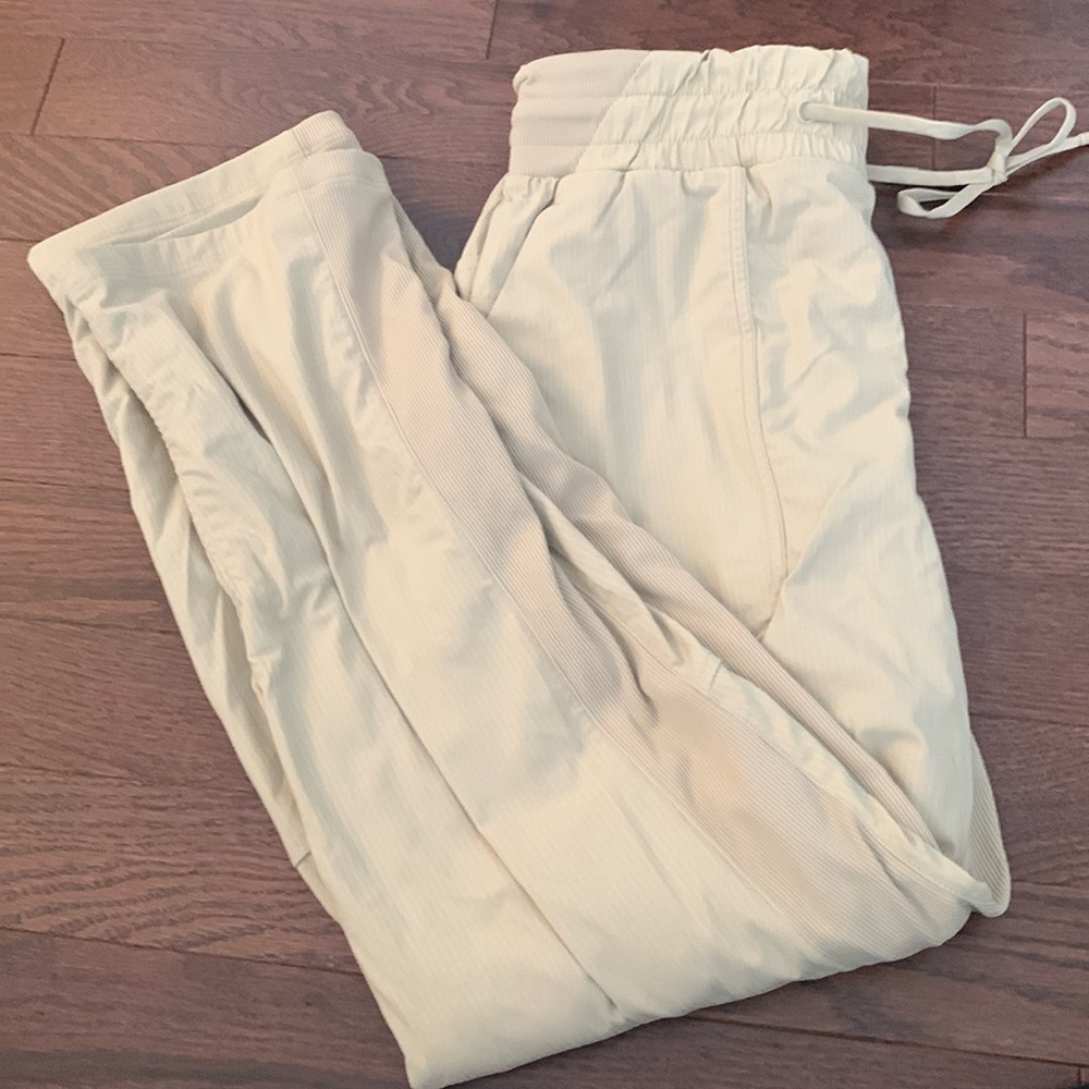 Lululemon Beyond Studio Lined - Almond color